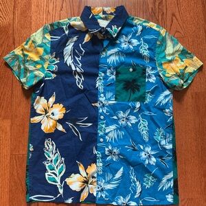 American Eagle, men’s medium, floral Hawaiian casual button up shirt.